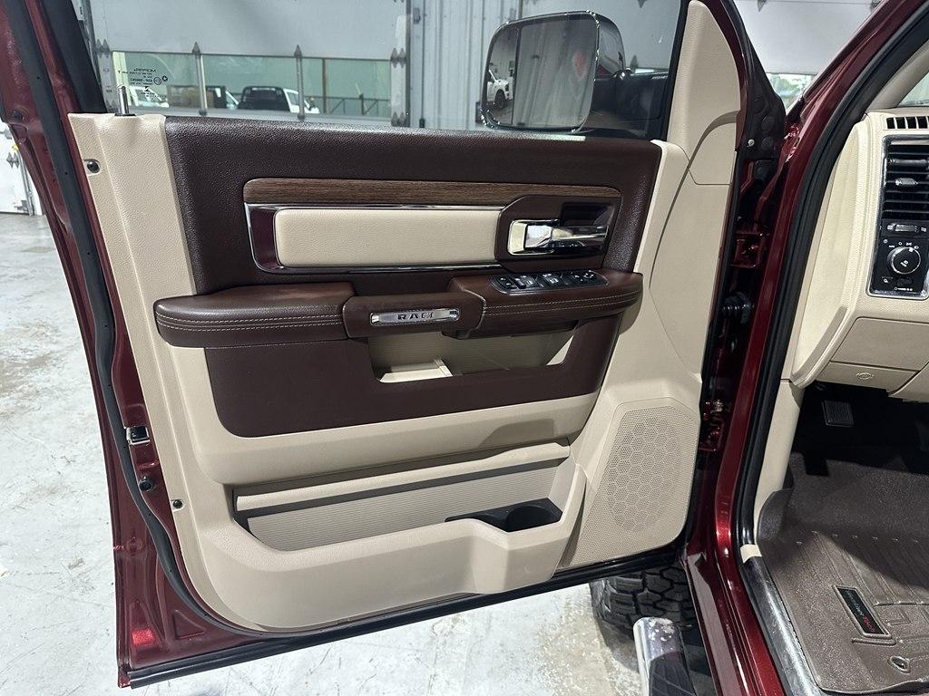 RAM 3500 4WD Mega Cab 160.5" Laramie 2016