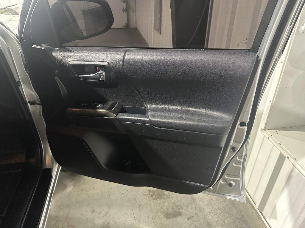 Toyota Tacoma 4WD TRD Sport Double Cab 5' Bed V6 AT (Natl) 2022
