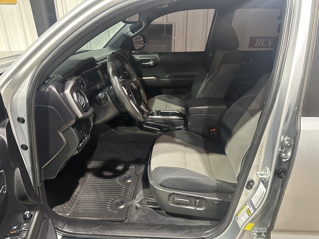 Toyota Tacoma 4WD TRD Sport Double Cab 5' Bed V6 AT (Natl) 2022