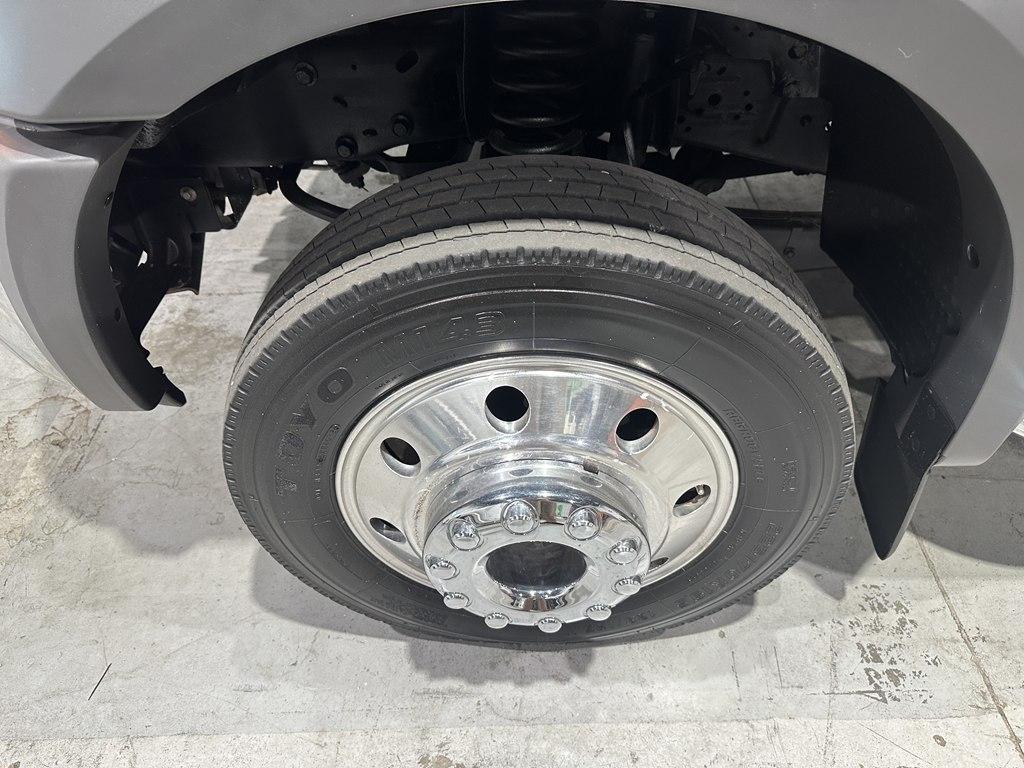 Ford Super Duty F-550 DRW Lariat 4WD SuperCab 168" WB 60" CA 2005