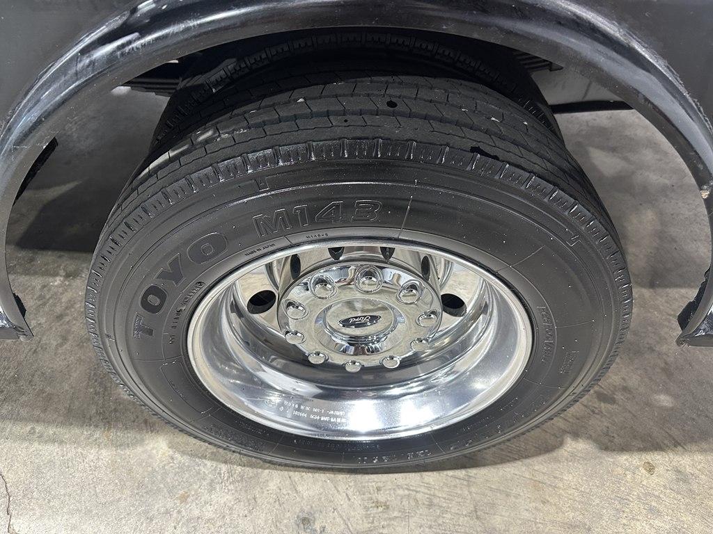 Ford Super Duty F-550 DRW Lariat 4WD SuperCab 168" WB 60" CA 2005