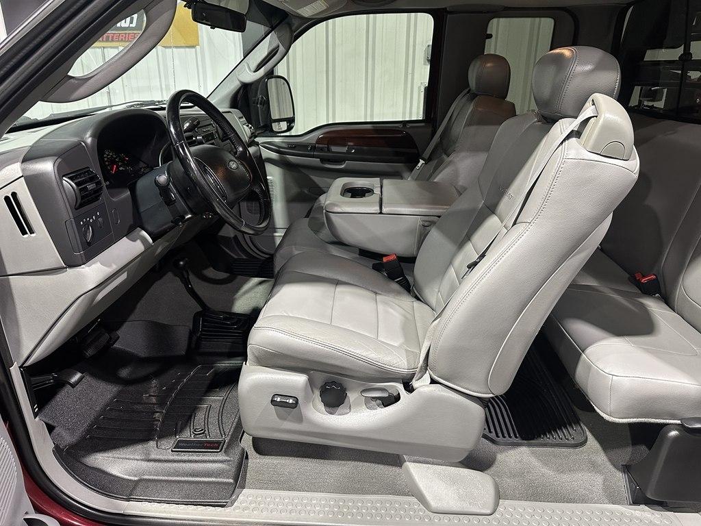 Ford Super Duty F-550 DRW Lariat 4WD SuperCab 168" WB 60" CA 2005