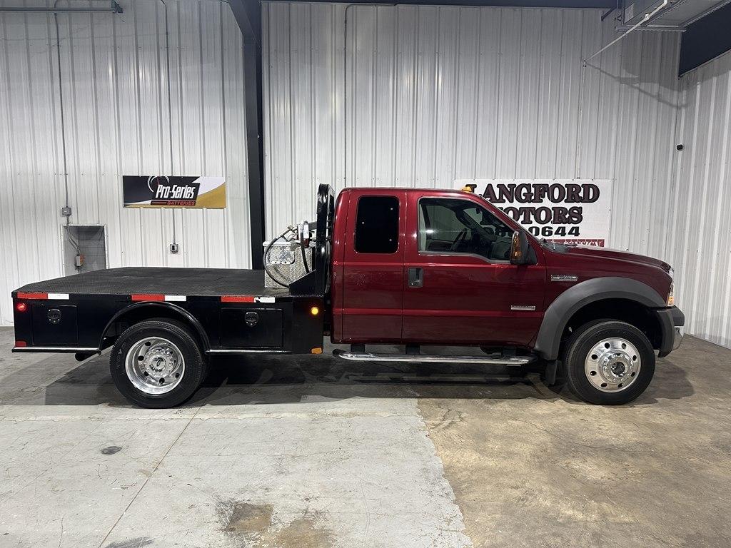 Ford Super Duty F-550 DRW Lariat 4WD SuperCab 168" WB 60" CA 2005