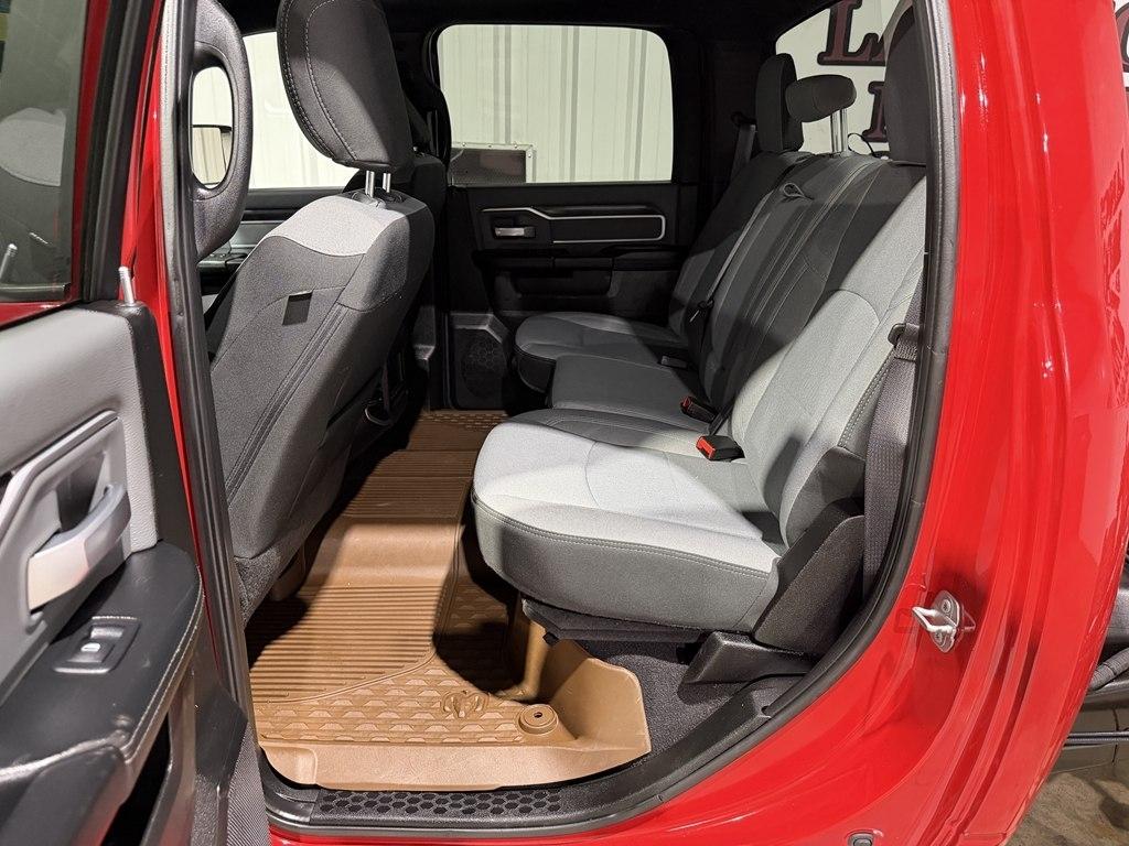 RAM 3500 Big Horn 4x4 Crew Cab 8' Box 2021