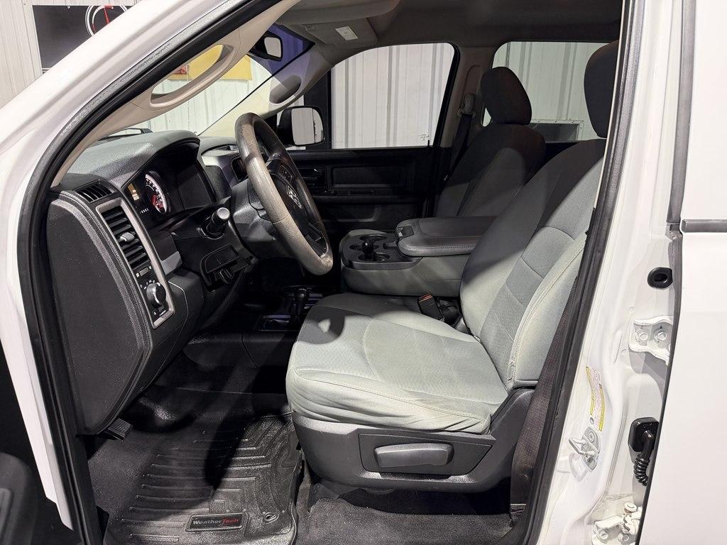 RAM 3500 Tradesman 4x4 Crew Cab 8' Box 2018