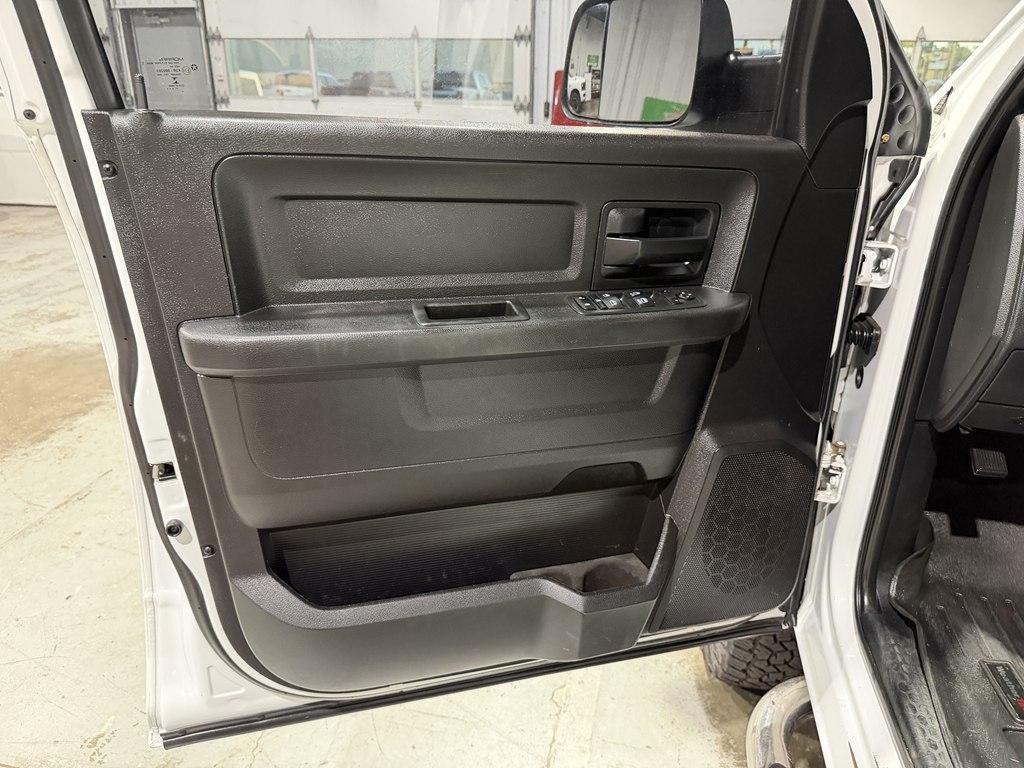 RAM 3500 Tradesman 4x4 Crew Cab 8' Box 2018