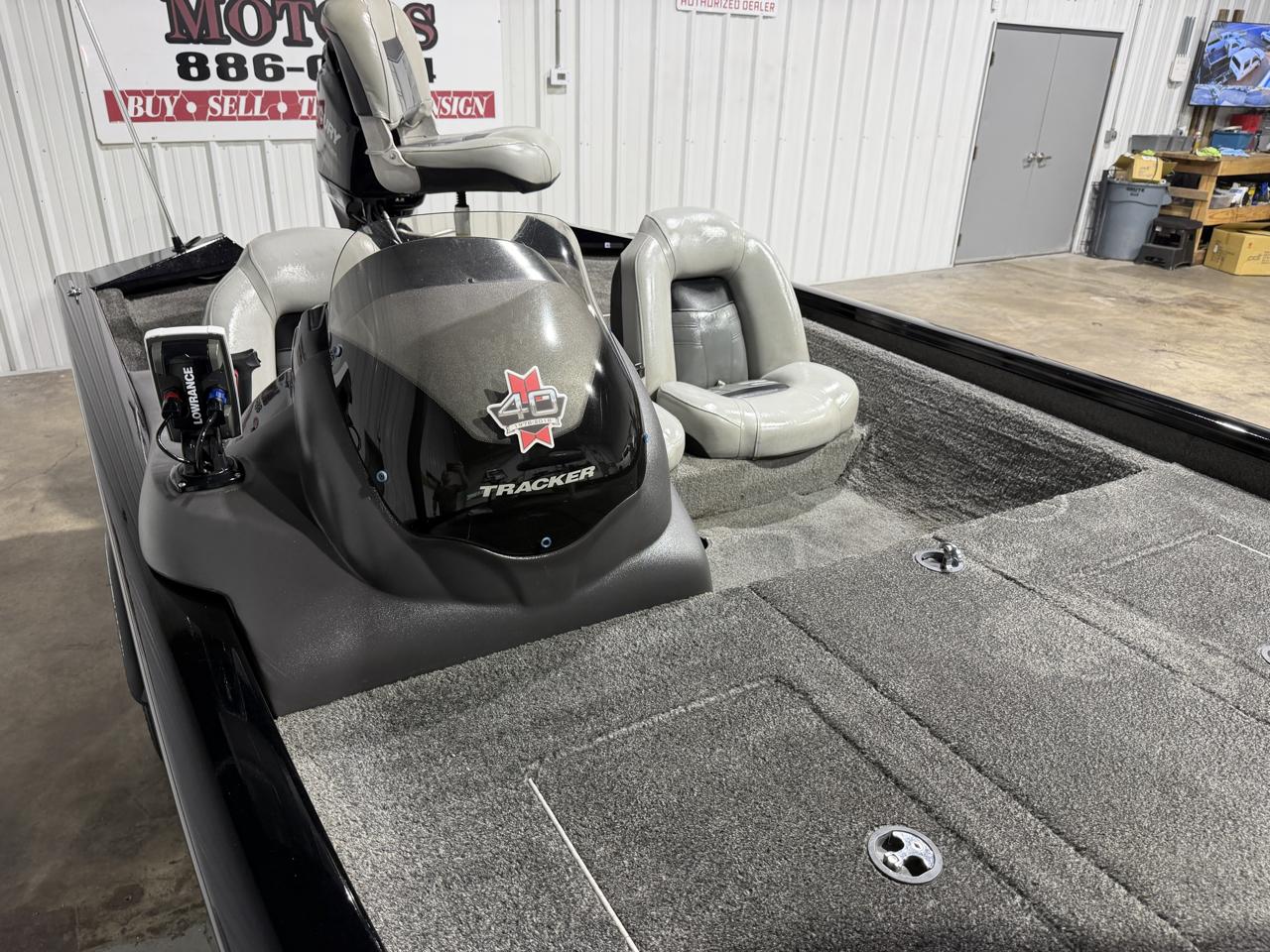 Tracker Pro Team 175  2018