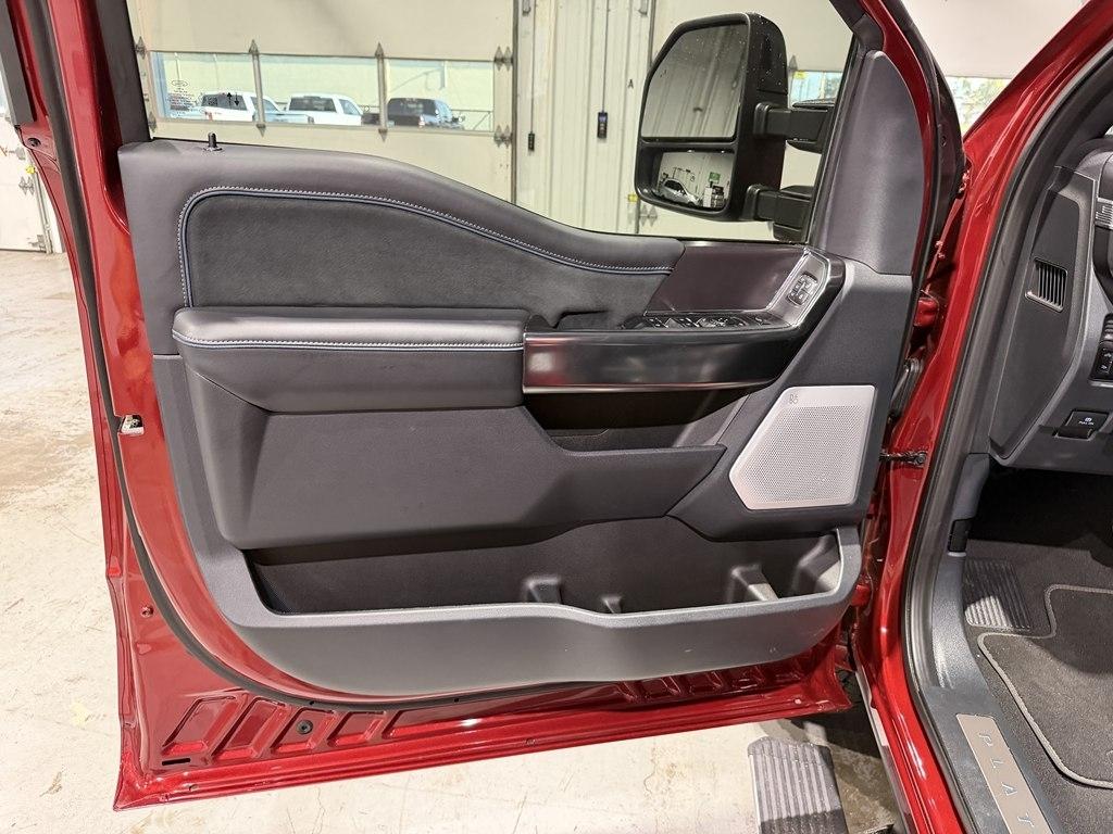 2026 Ford F-250 Super Duty Platinum - Photo 14