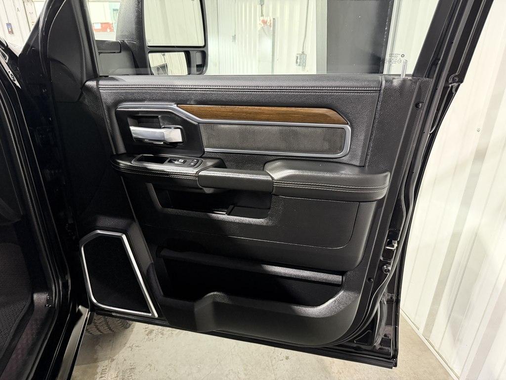 RAM 2500 Laramie 4x4 Crew Cab 6'4" Box 2024
