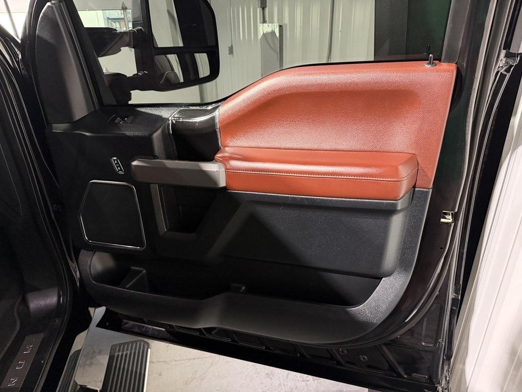 Ford Super Duty F-450 DRW Platinum 4WD Crew Cab 8' Box 2018