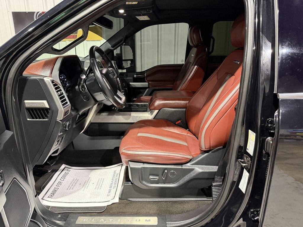 Ford Super Duty F-450 DRW Platinum 4WD Crew Cab 8' Box 2018