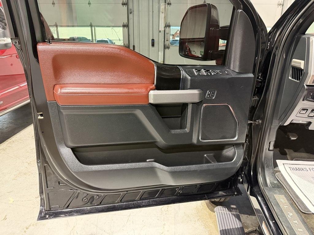 Ford Super Duty F-450 DRW Platinum 4WD Crew Cab 8' Box 2018