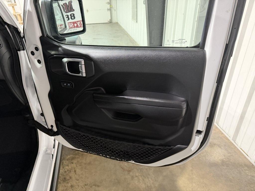 Jeep Wrangler photo 11