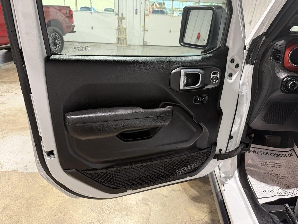 Jeep Wrangler photo 14