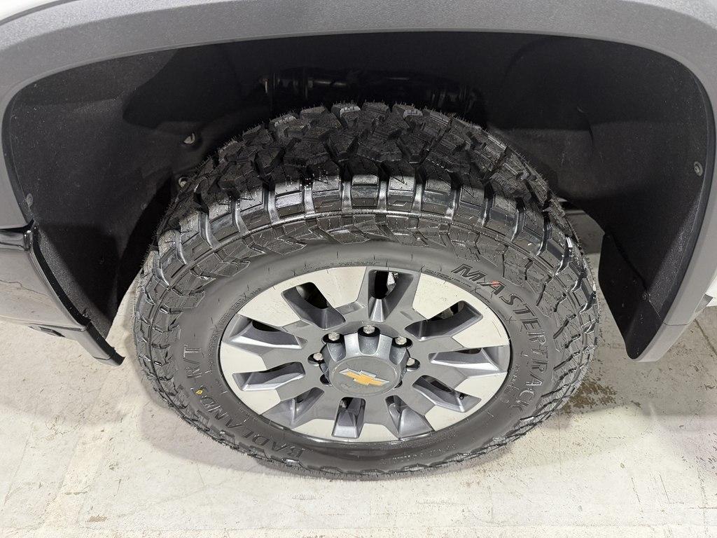 Chevrolet Silverado photo 3