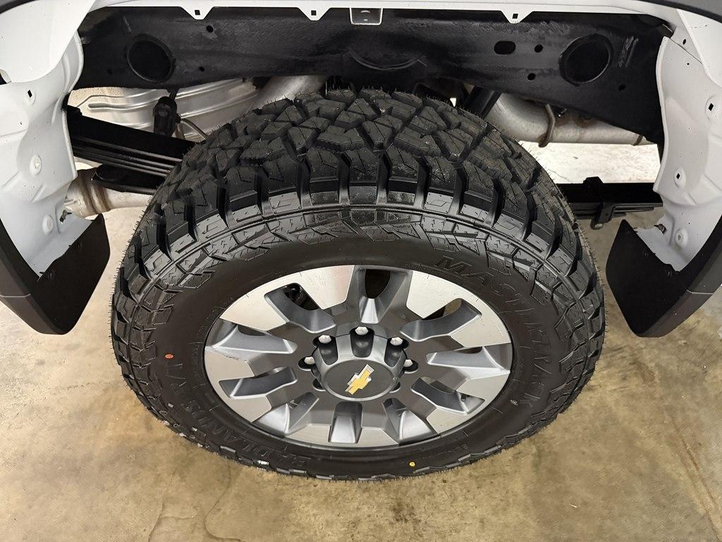 Chevrolet Silverado photo 5