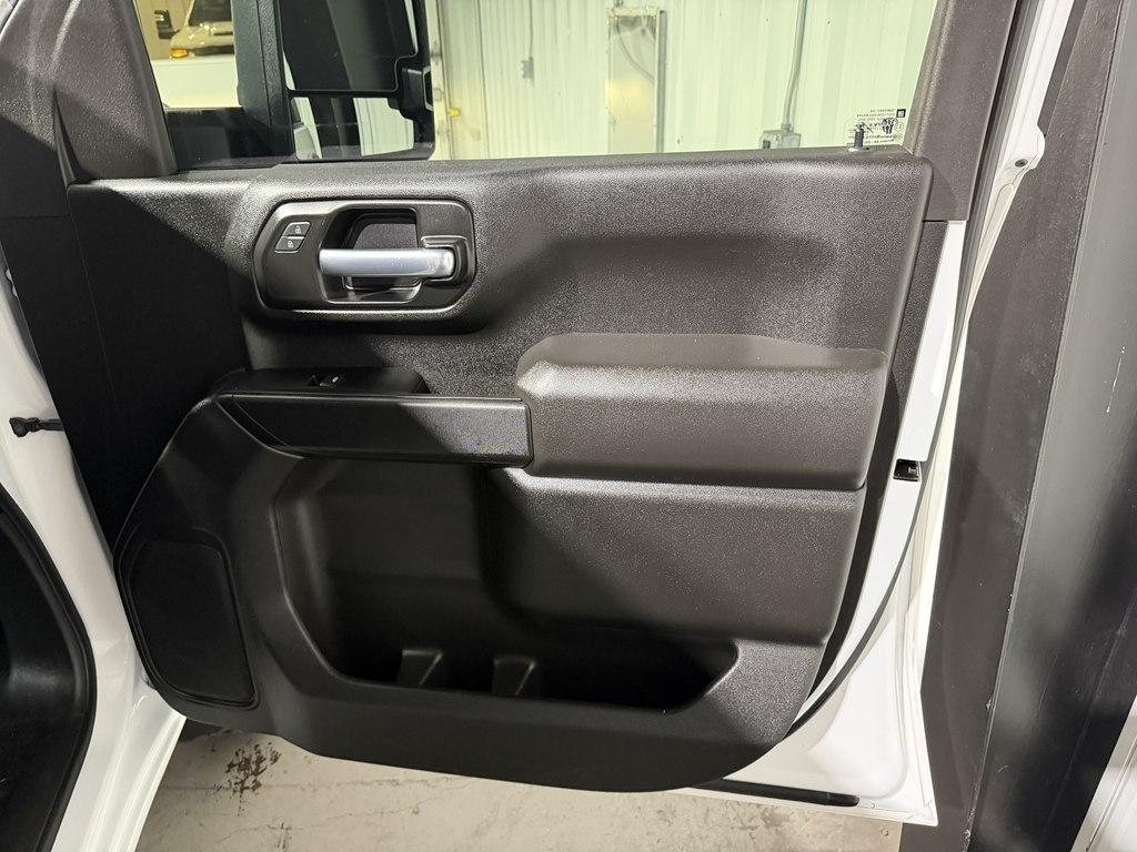 Chevrolet Silverado photo 9