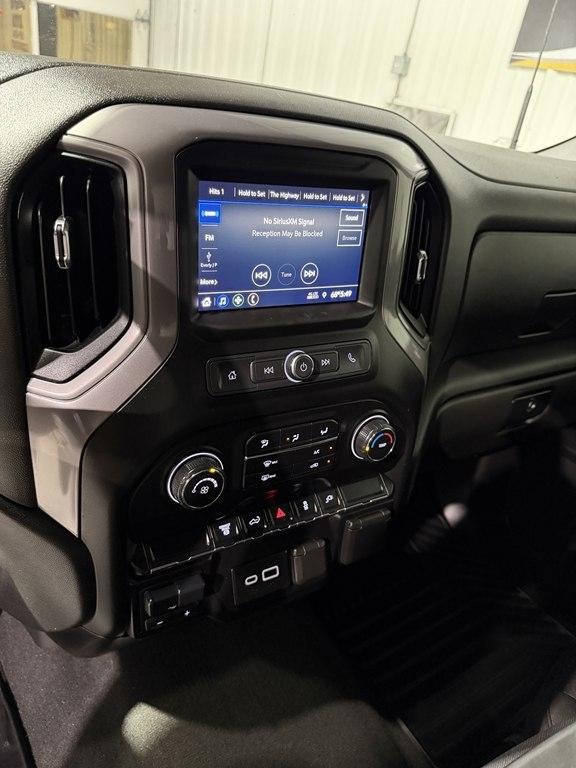 Chevrolet Silverado photo 15