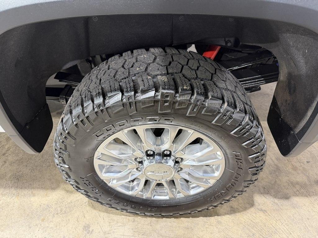 Chevrolet Silverado HD photo 3
