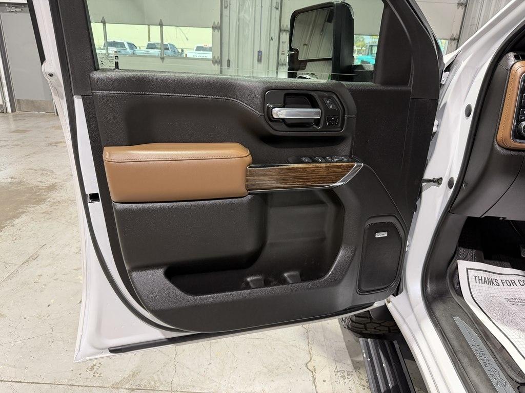 Chevrolet Silverado HD photo 13
