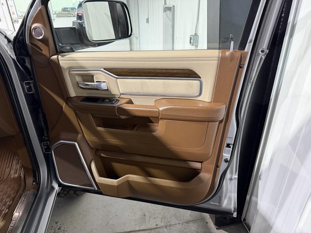 RAM 3500 Chassis Cab Laramie 4WD Crew Cab 60" CA 172.4" WB 2022