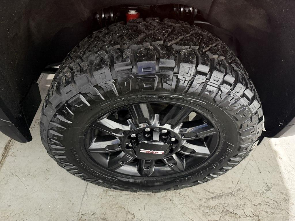 GMC Sierra 2500HD 4WD Crew Cab 159" AT4 2024