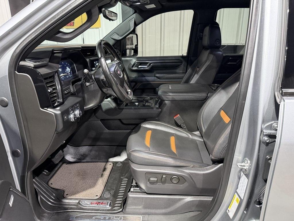 GMC Sierra 2500HD 4WD Crew Cab 159" AT4 2024