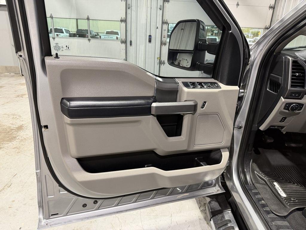 Ford F-350 photo 14