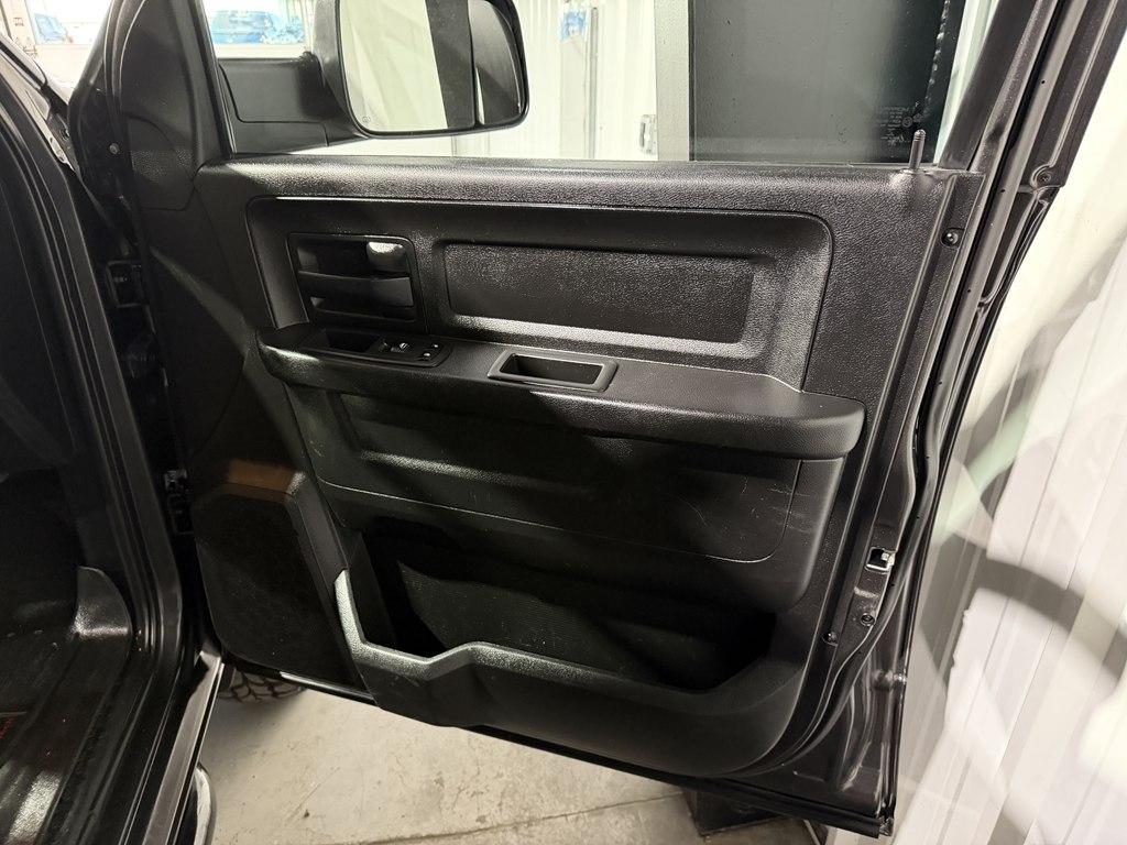 RAM 3500 Chassis Cab Tradesman 4WD Crew Cab 60" CA 172.4" WB 2019