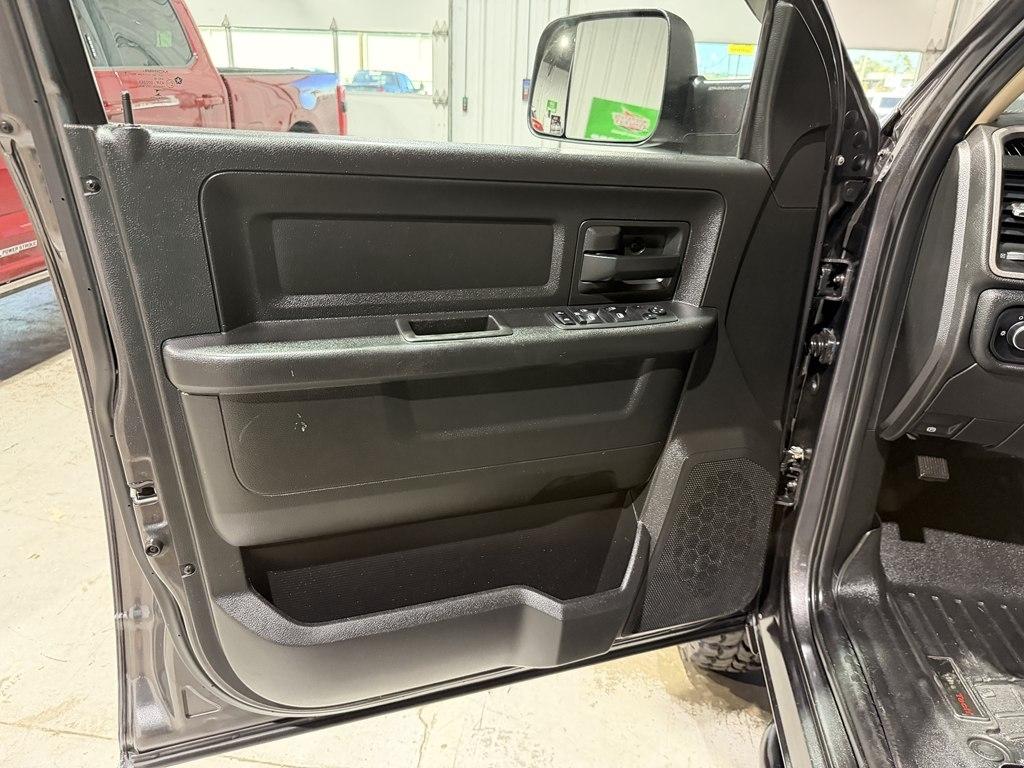 RAM 3500 Chassis Cab Tradesman 4WD Crew Cab 60" CA 172.4" WB 2019