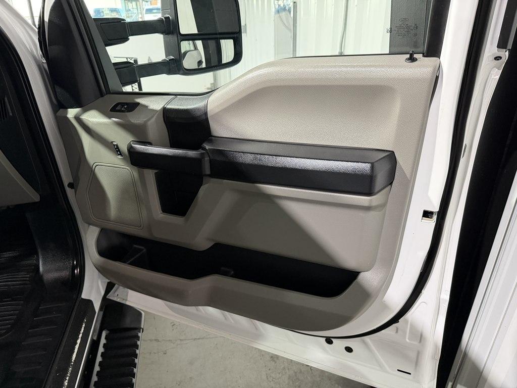 Ford F-350 photo 10