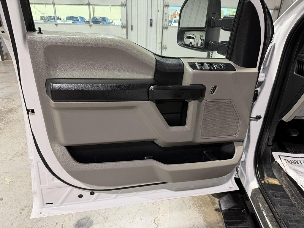Ford F-350 photo 13