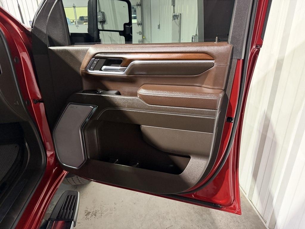 GMC Sierra 2500HD Denali Crew Cab 4WD SB 2024