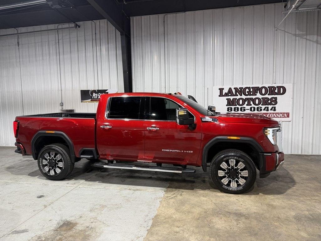 GMC Sierra 2500HD Denali Crew Cab 4WD SB 2024