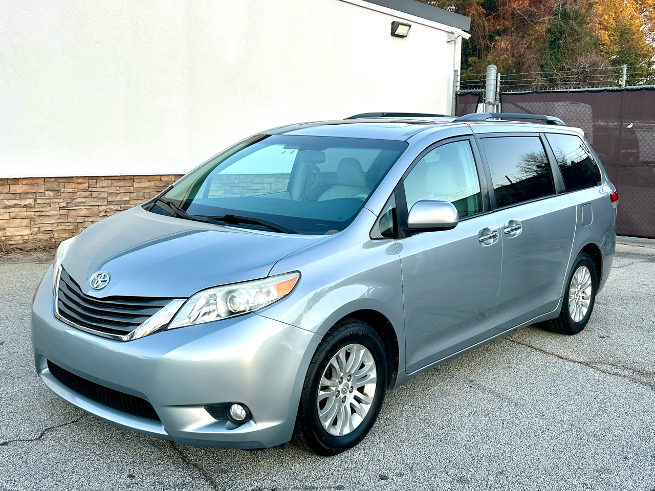 Toyota Sienna XLE 7-Passenger 2011