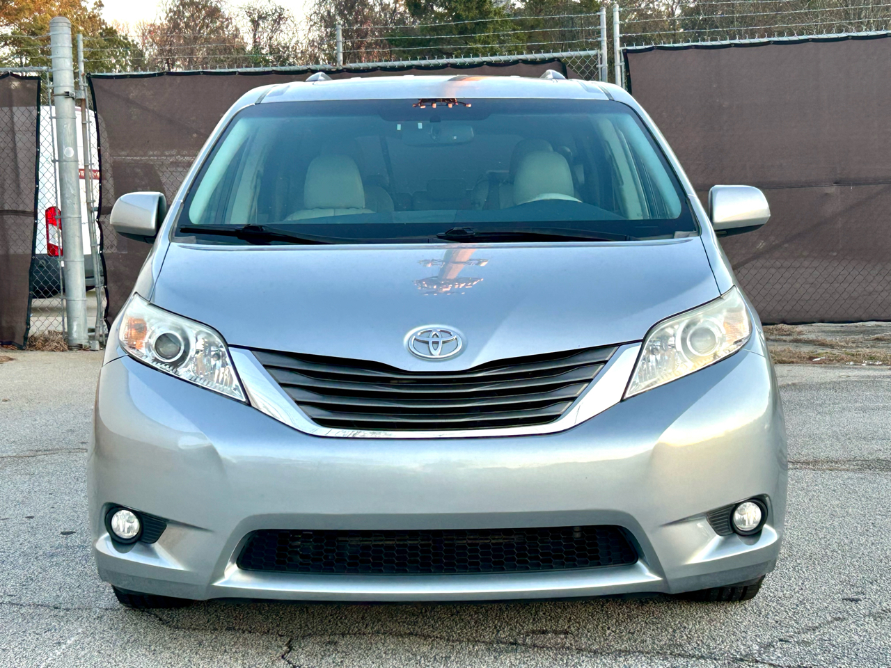 Toyota Sienna XLE 7-Passenger 2011