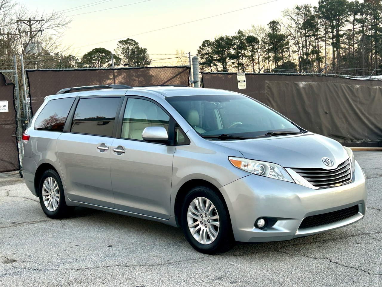 Toyota Sienna XLE 7-Passenger 2011