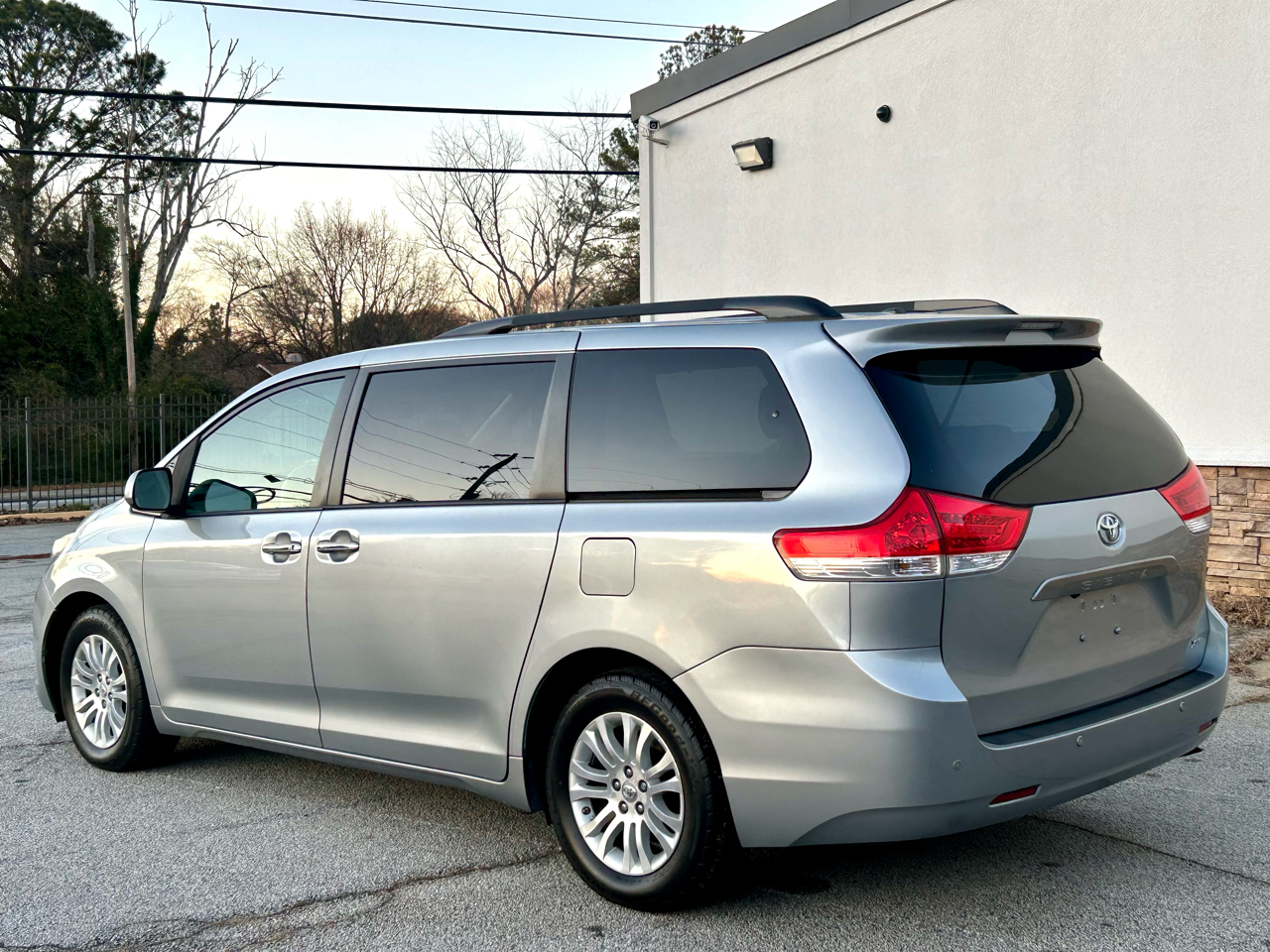 Toyota Sienna XLE 7-Passenger 2011