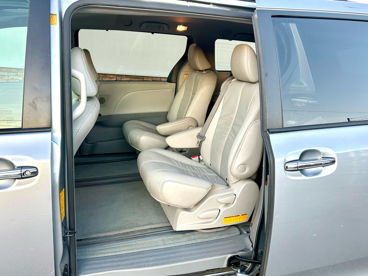 Toyota Sienna XLE 7-Passenger 2011