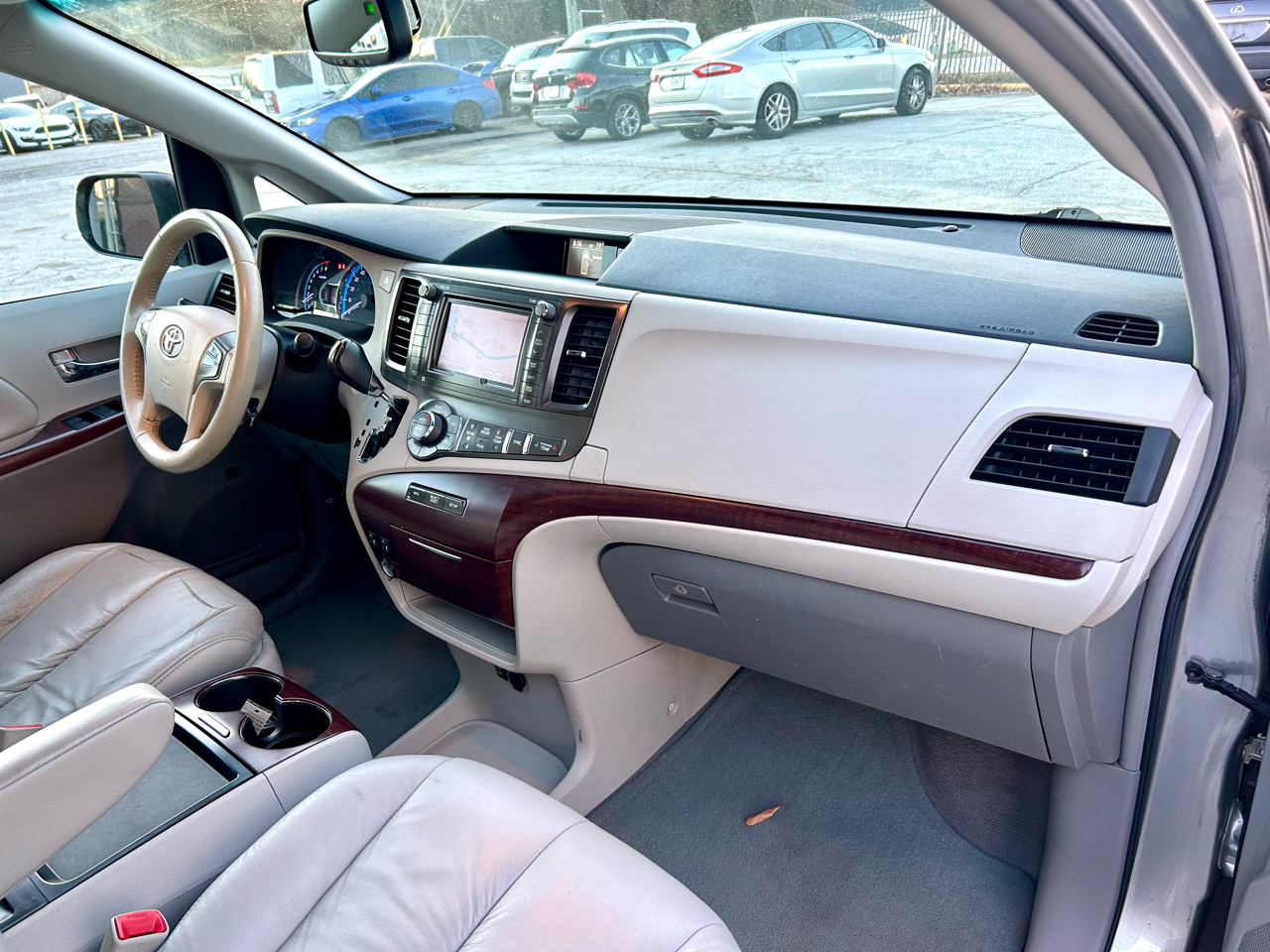 Toyota Sienna XLE 7-Passenger 2011