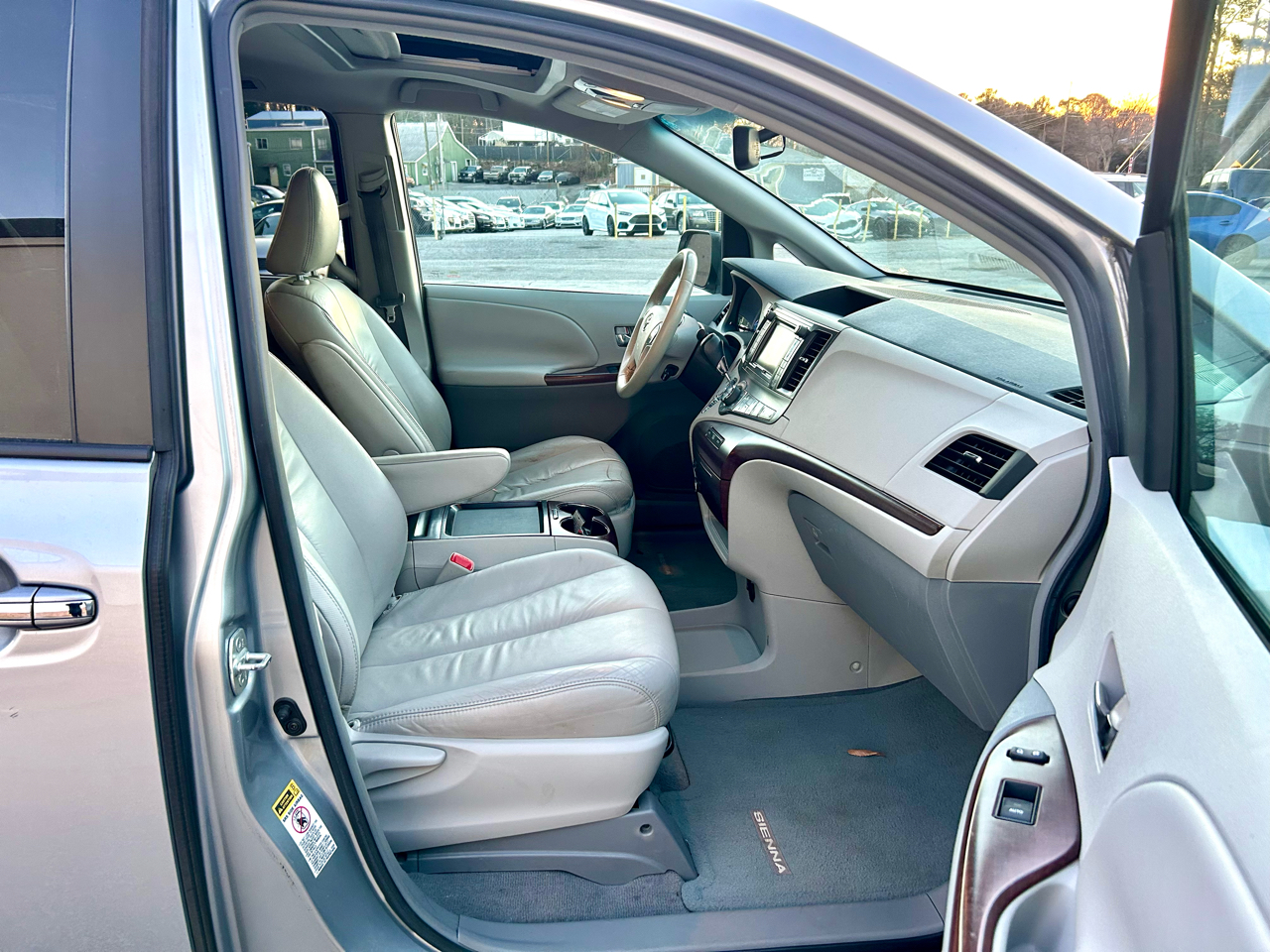 Toyota Sienna XLE 7-Passenger 2011