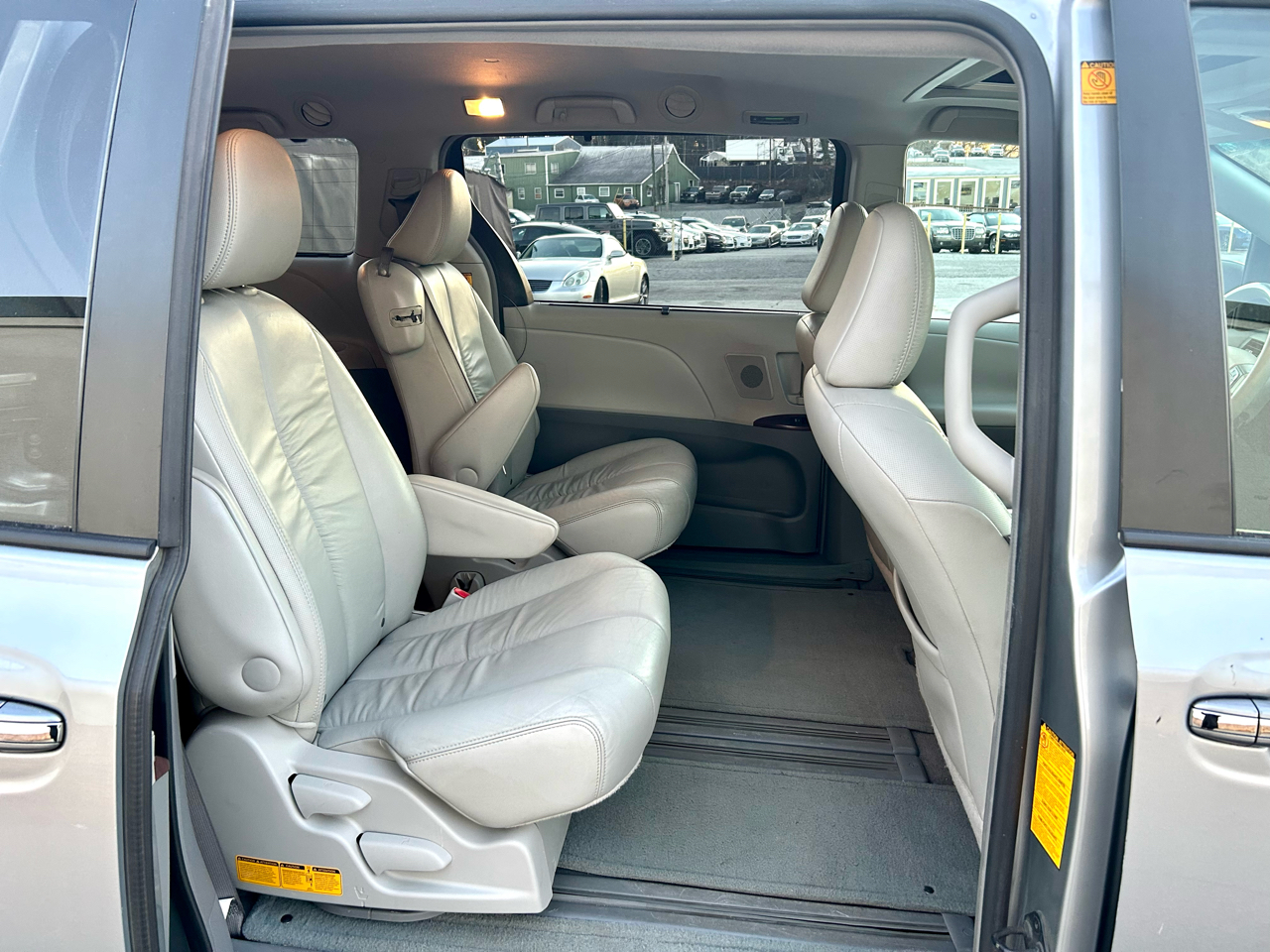 Toyota Sienna XLE 7-Passenger 2011