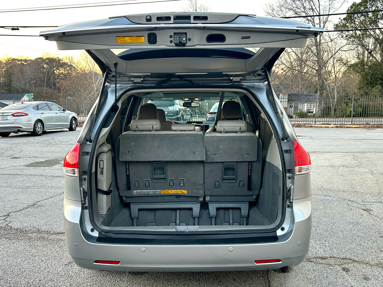 Toyota Sienna XLE 7-Passenger 2011