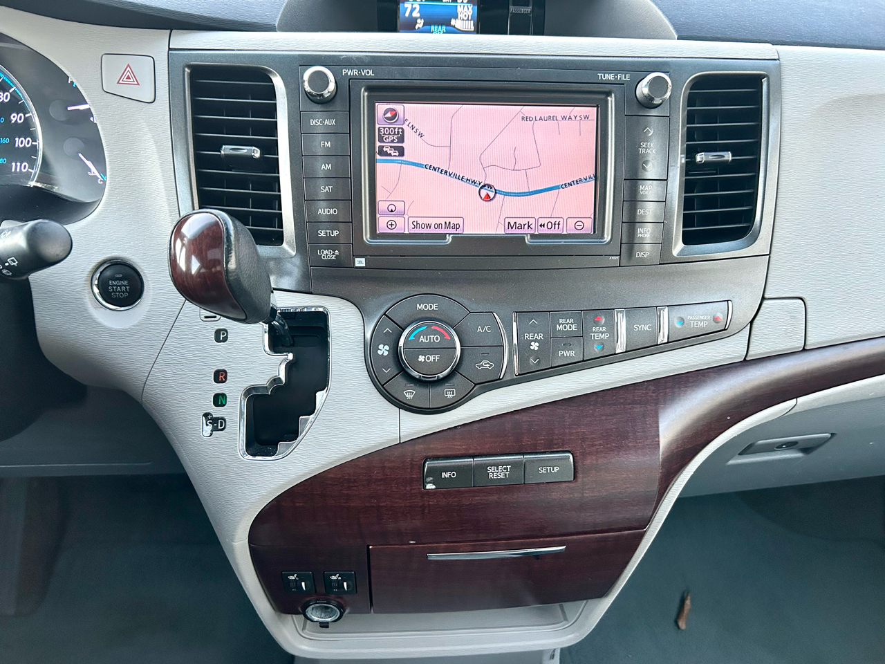 Toyota Sienna XLE 7-Passenger 2011