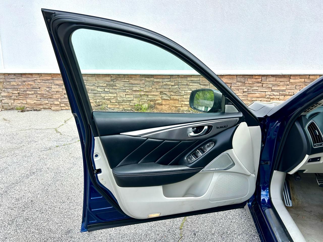 Infiniti Q50 Red Sport 400 2017