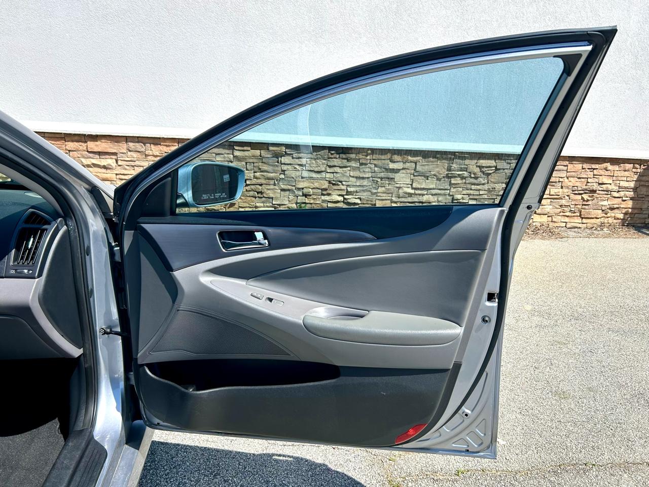 Hyundai Sonata Hybrid Sedan 2015