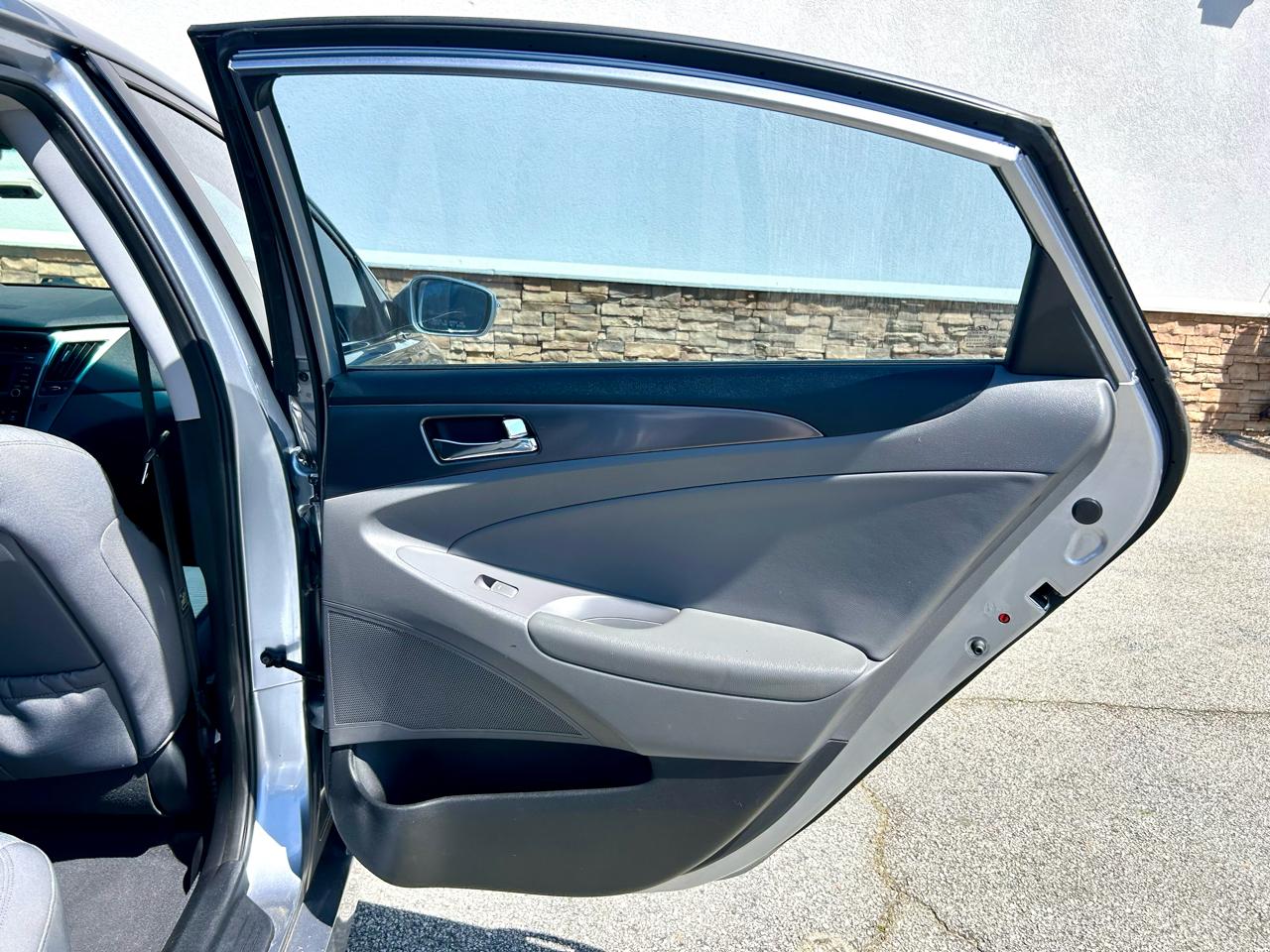 Hyundai Sonata Hybrid Sedan 2015