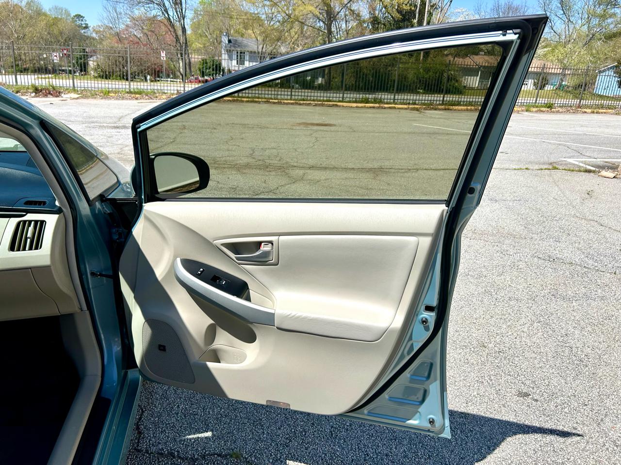 Toyota Prius Prius V 2012