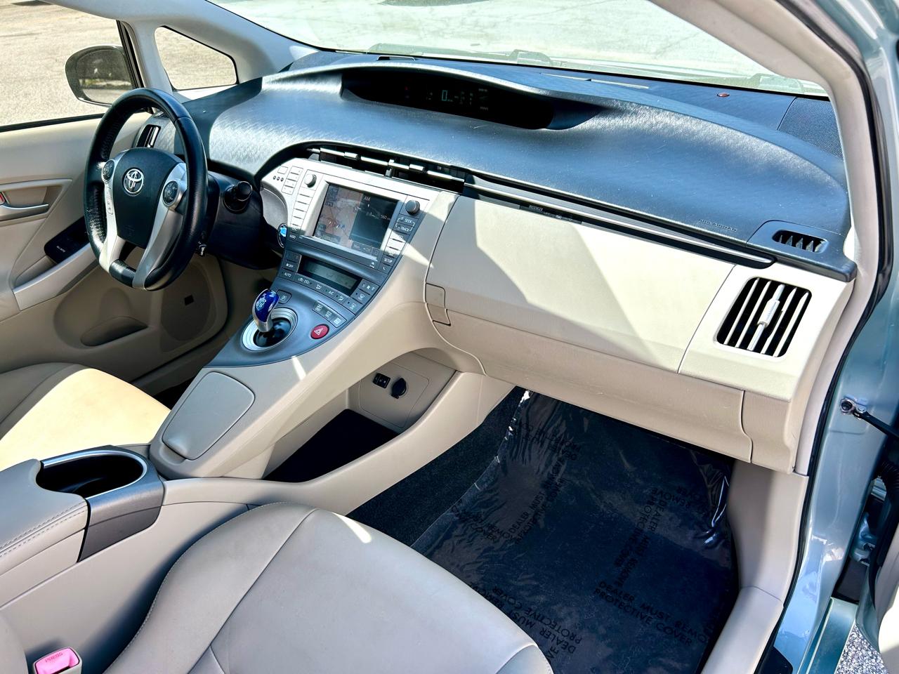 Toyota Prius Prius V 2012