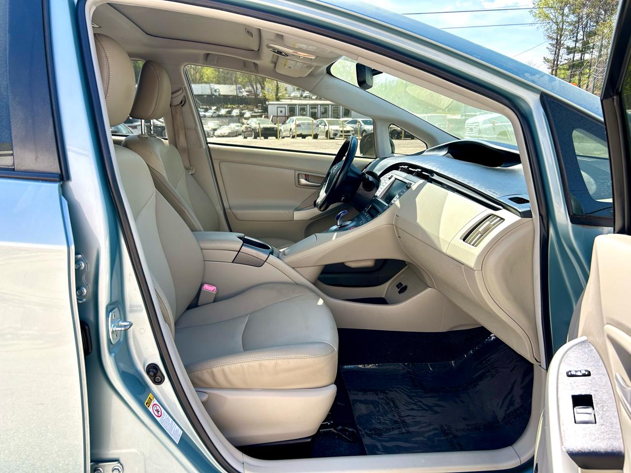 Toyota Prius Prius V 2012